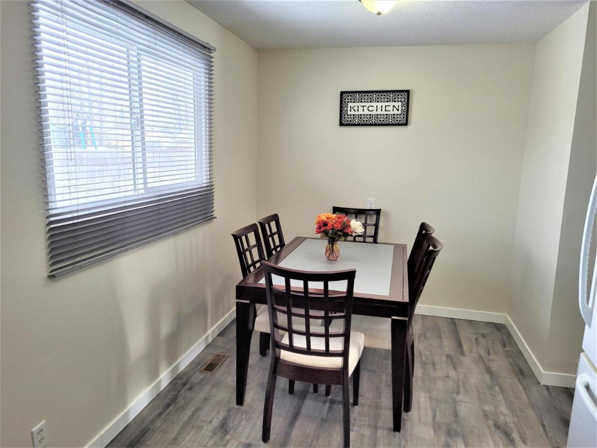 Cozy 4 Bedroom Townhouse - Peaceful Feel Of Home Winnipeg Exterior photo