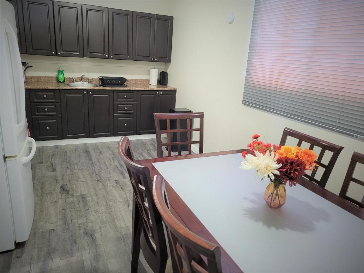 Cozy 4 Bedroom Townhouse - Peaceful Feel Of Home Winnipeg Exterior photo